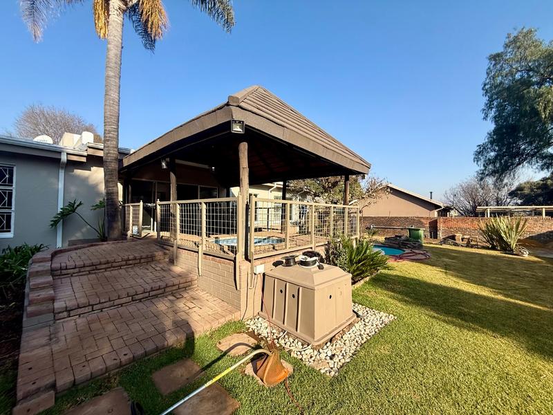 4 Bedroom Property for Sale in Flora Gardens Gauteng