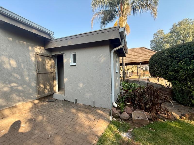 4 Bedroom Property for Sale in Flora Gardens Gauteng