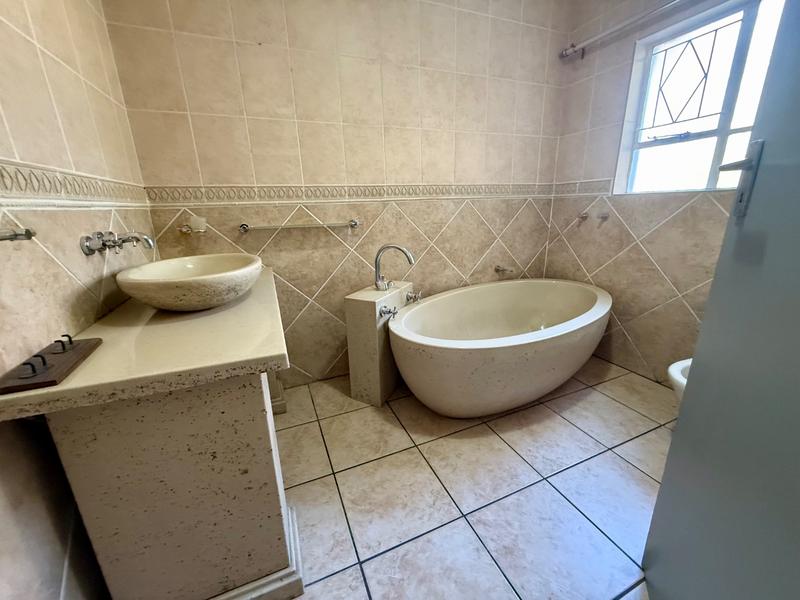 4 Bedroom Property for Sale in Flora Gardens Gauteng