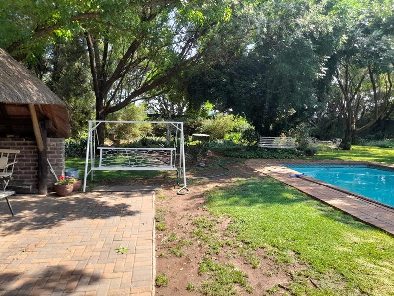 5 Bedroom Property for Sale in Mooilande Gauteng