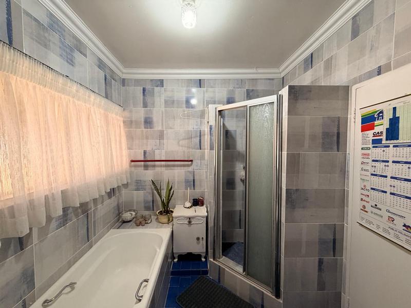 5 Bedroom Property for Sale in Mooilande Gauteng