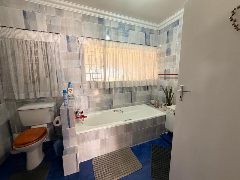 5 Bedroom Property for Sale in Mooilande Gauteng