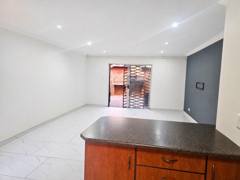 To Let 3 Bedroom Property for Rent in Bonaero Park Gauteng