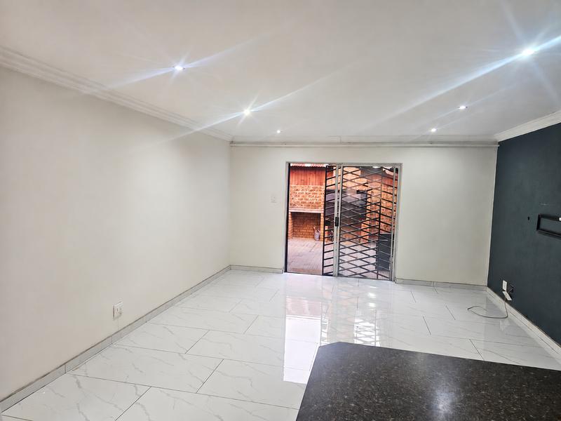 To Let 3 Bedroom Property for Rent in Bonaero Park Gauteng