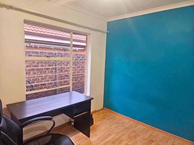 To Let 3 Bedroom Property for Rent in Bonaero Park Gauteng