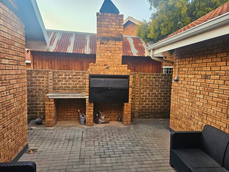 To Let 3 Bedroom Property for Rent in Bonaero Park Gauteng