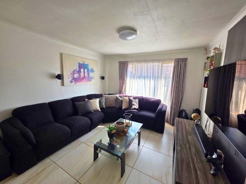 1 Bedroom Property for Sale in Glen Marais Gauteng