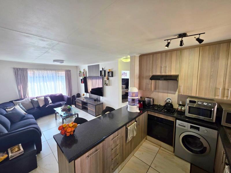 1 Bedroom Property for Sale in Glen Marais Gauteng