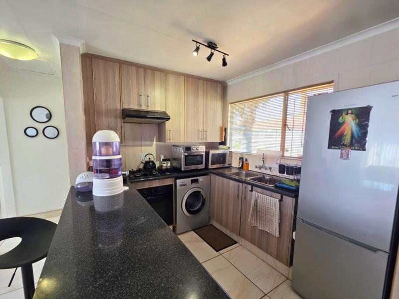 1 Bedroom Property for Sale in Glen Marais Gauteng