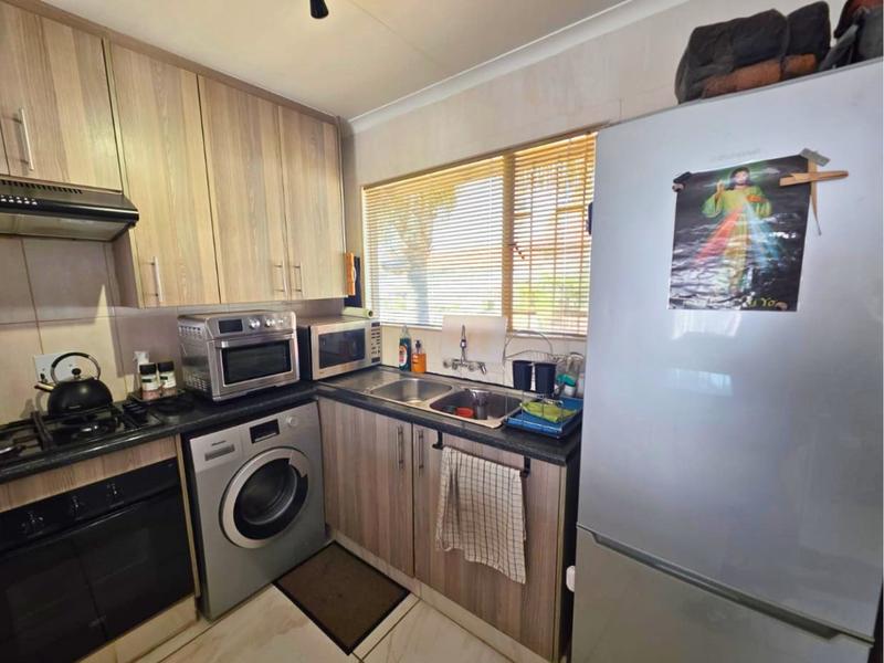1 Bedroom Property for Sale in Glen Marais Gauteng