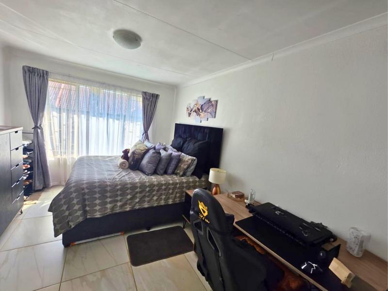 1 Bedroom Property for Sale in Glen Marais Gauteng