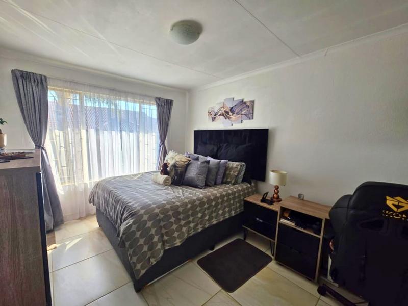 1 Bedroom Property for Sale in Glen Marais Gauteng