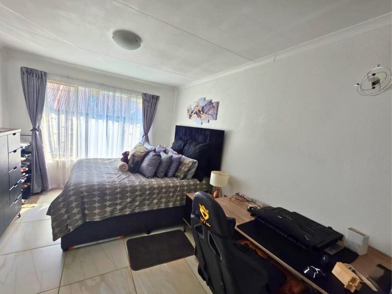 1 Bedroom Property for Sale in Glen Marais Gauteng