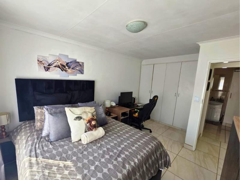 1 Bedroom Property for Sale in Glen Marais Gauteng