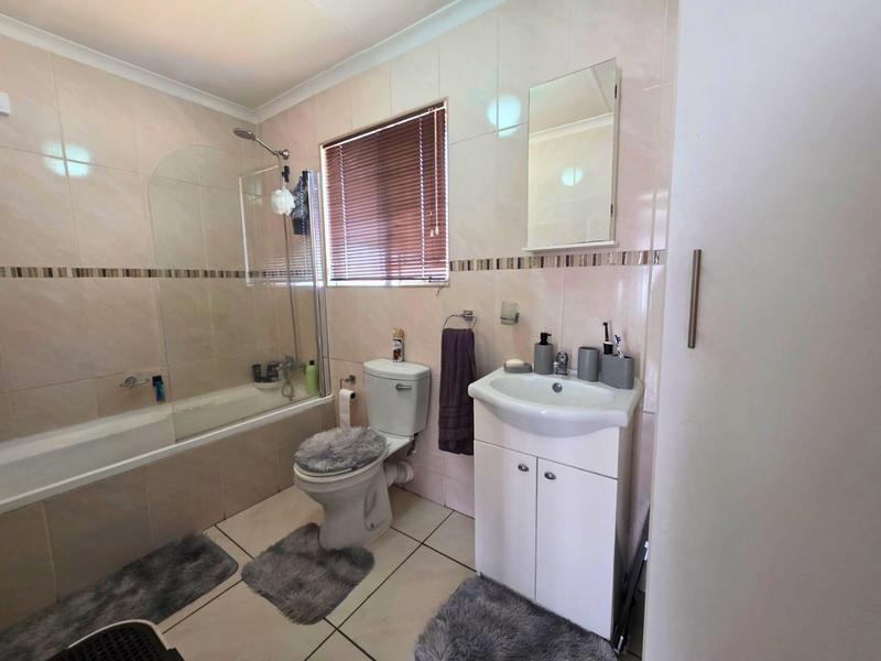 1 Bedroom Property for Sale in Glen Marais Gauteng