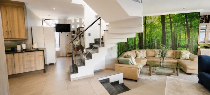 5 Bedroom Property for Sale in Waterkloof Ridge Gauteng