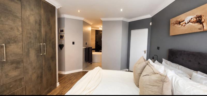 5 Bedroom Property for Sale in Waterkloof Ridge Gauteng