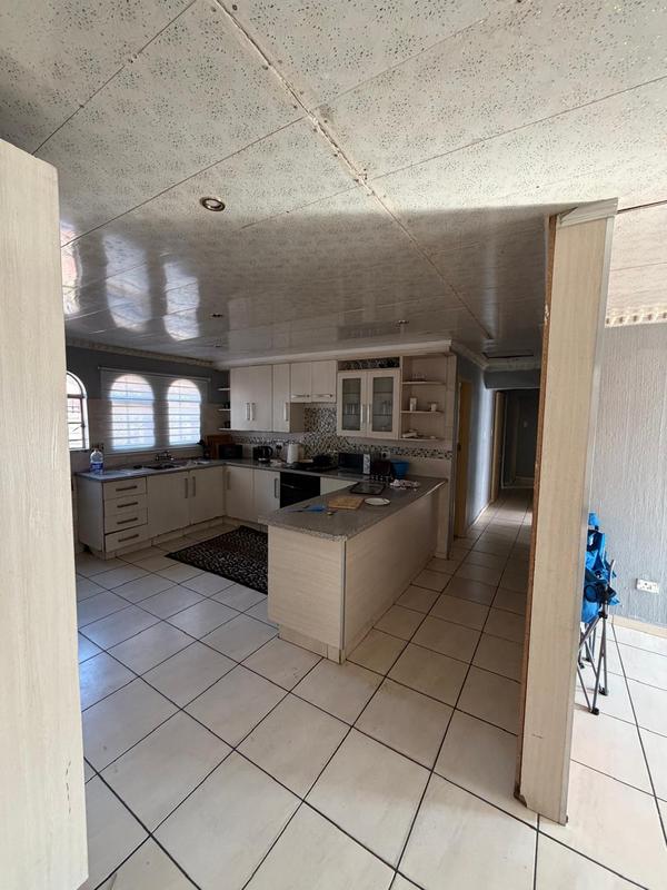 To Let 4 Bedroom Property for Rent in Dawn Park Gauteng