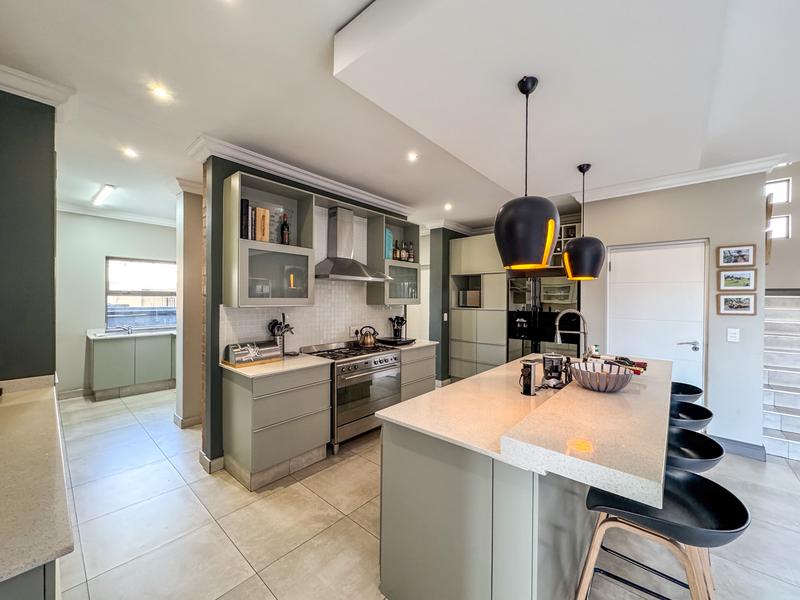 4 Bedroom Property for Sale in Midstream Ridge Gauteng