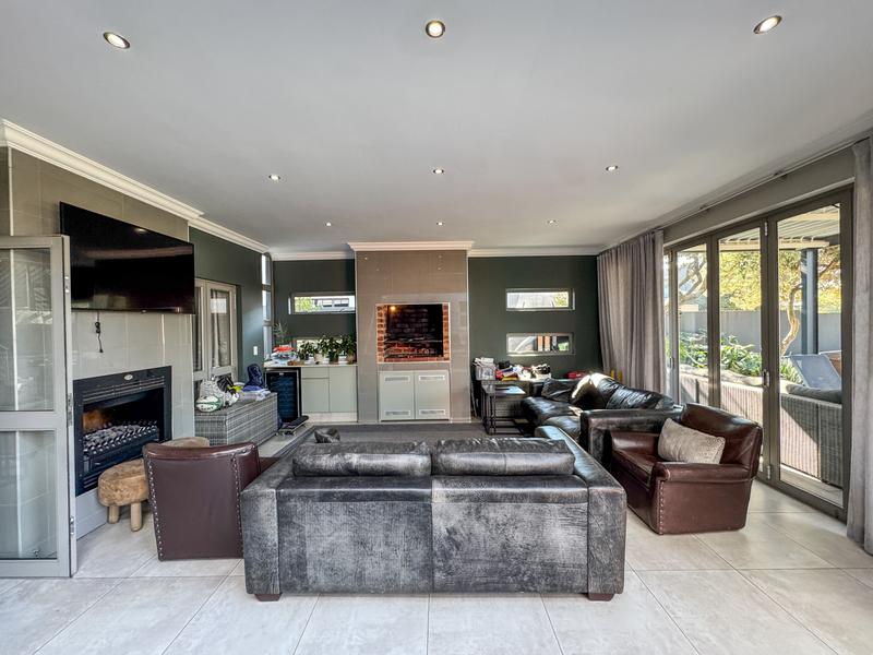 4 Bedroom Property for Sale in Midstream Ridge Gauteng
