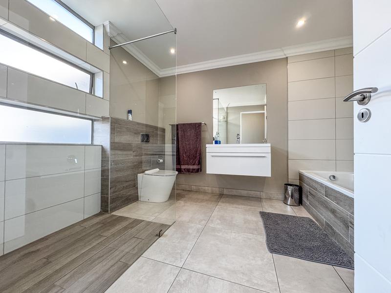 4 Bedroom Property for Sale in Midstream Ridge Gauteng