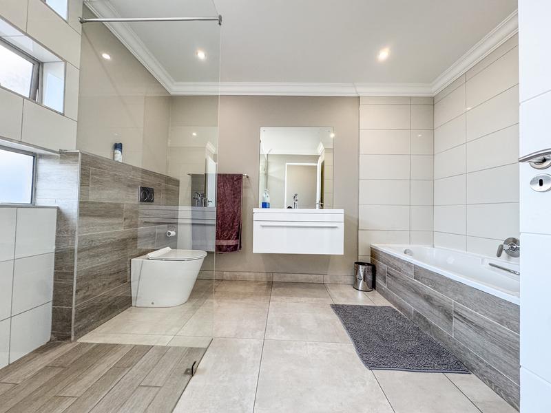 4 Bedroom Property for Sale in Midstream Ridge Gauteng