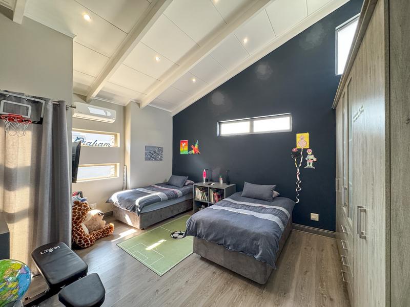 4 Bedroom Property for Sale in Midstream Ridge Gauteng