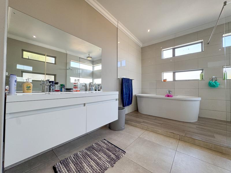 4 Bedroom Property for Sale in Midstream Ridge Gauteng
