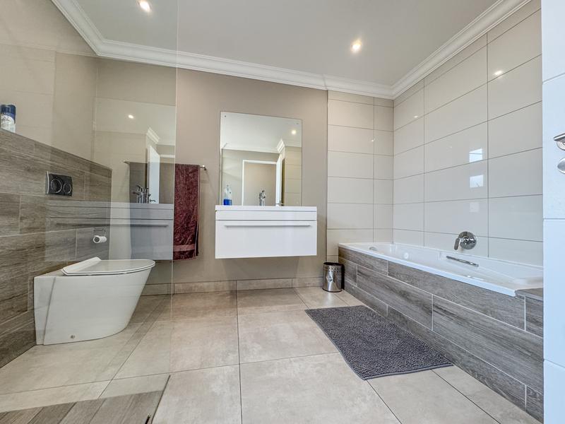 4 Bedroom Property for Sale in Midstream Ridge Gauteng