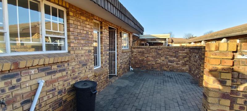1 Bedroom Property for Sale in Norton Park Gauteng