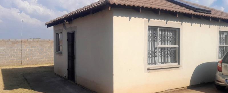 2 Bedroom Property for Sale in Lufhereng Gauteng