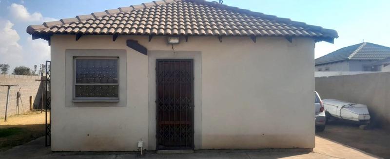 2 Bedroom Property for Sale in Lufhereng Gauteng