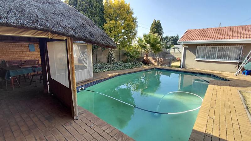 3 Bedroom Property for Sale in Brackendowns Gauteng