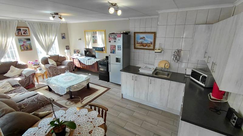 3 Bedroom Property for Sale in Brackendowns Gauteng