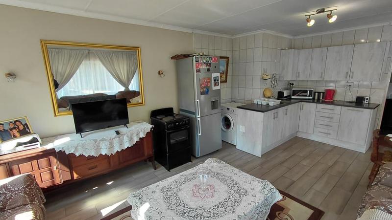 3 Bedroom Property for Sale in Brackendowns Gauteng