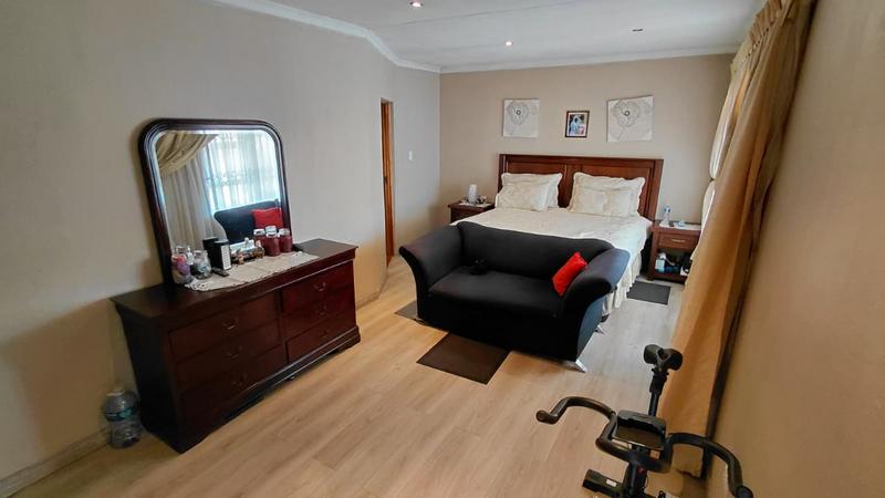 4 Bedroom Property for Sale in Brackendowns Gauteng