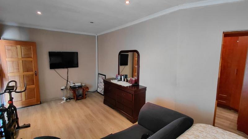 4 Bedroom Property for Sale in Brackendowns Gauteng