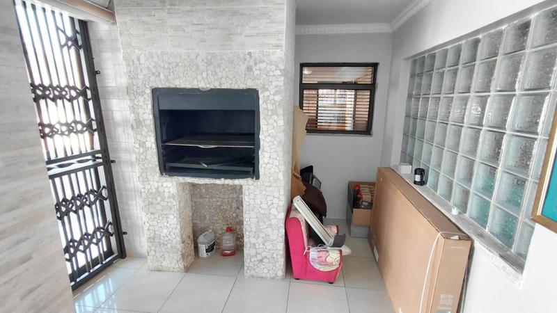 4 Bedroom Property for Sale in Brackendowns Gauteng