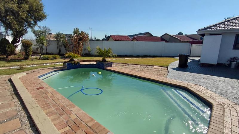 4 Bedroom Property for Sale in Brackendowns Gauteng