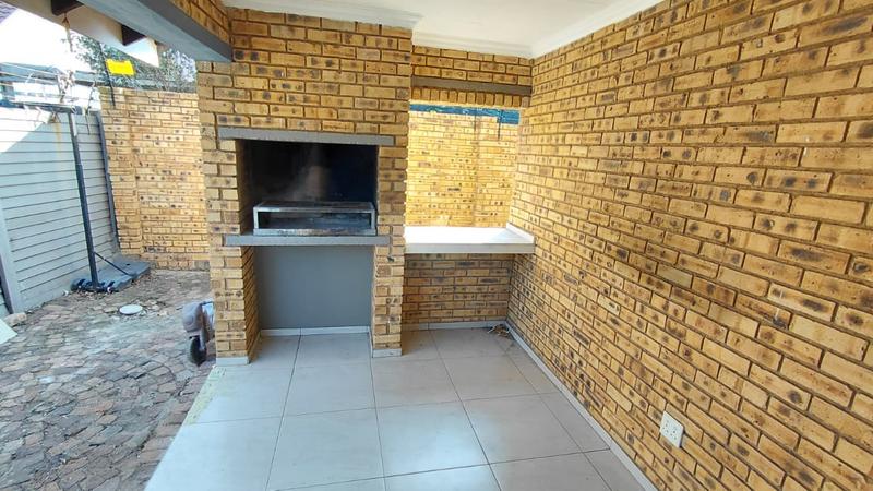 3 Bedroom Property for Sale in Brackenhurst Gauteng