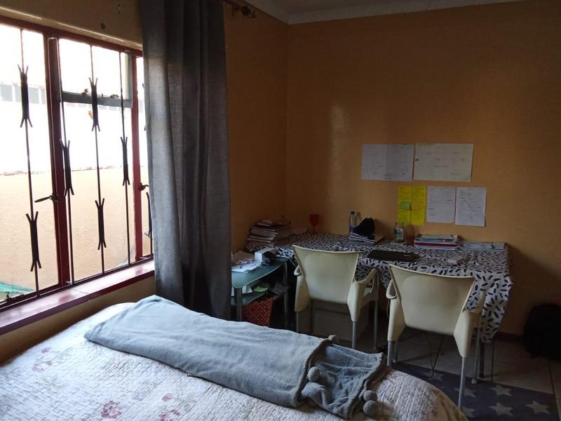 5 Bedroom Property for Sale in Diepkloof Zone 4 Gauteng