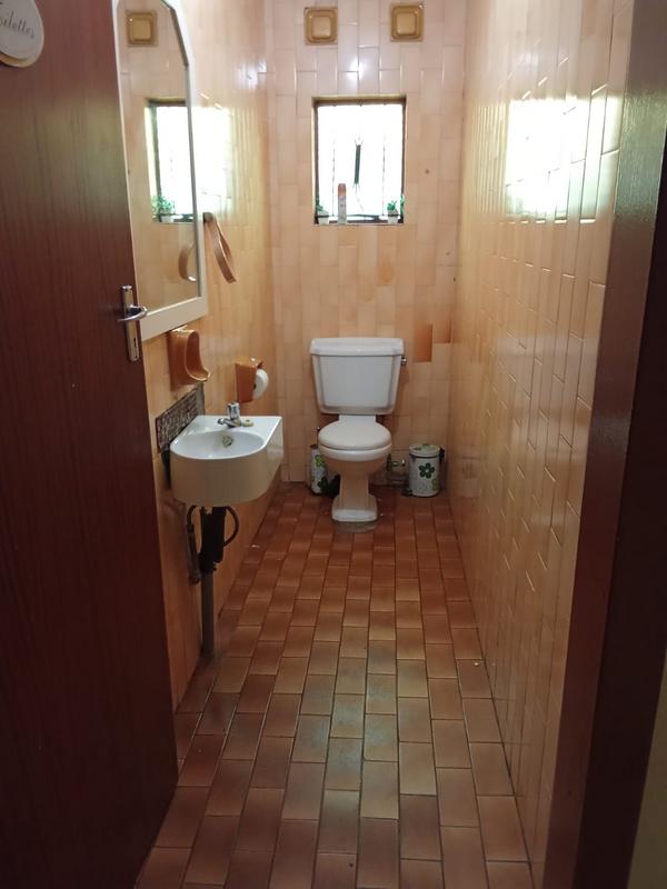 5 Bedroom Property for Sale in Diepkloof Zone 4 Gauteng