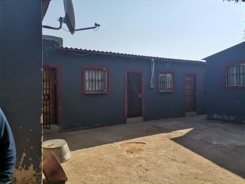 2 Bedroom Property for Sale in Thinasonke Gauteng