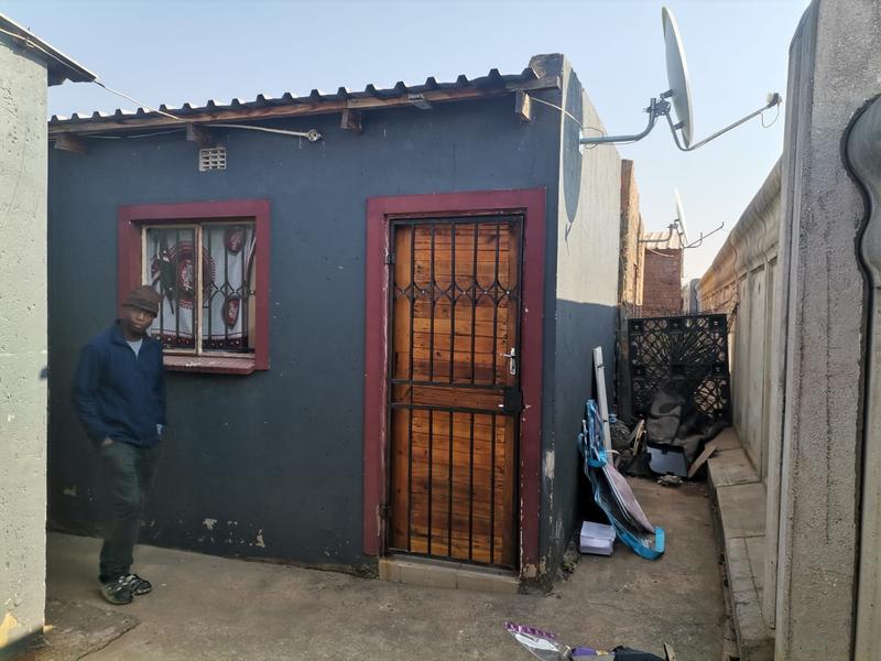 2 Bedroom Property for Sale in Thinasonke Gauteng