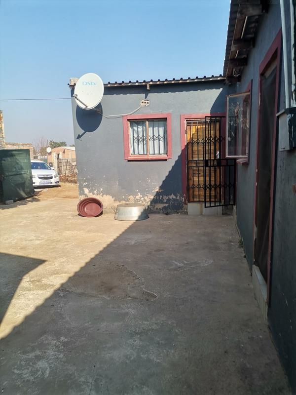 2 Bedroom Property for Sale in Thinasonke Gauteng