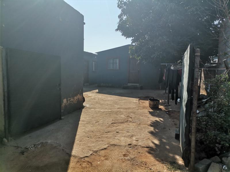 2 Bedroom Property for Sale in Thinasonke Gauteng