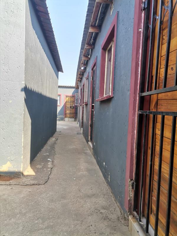 2 Bedroom Property for Sale in Thinasonke Gauteng