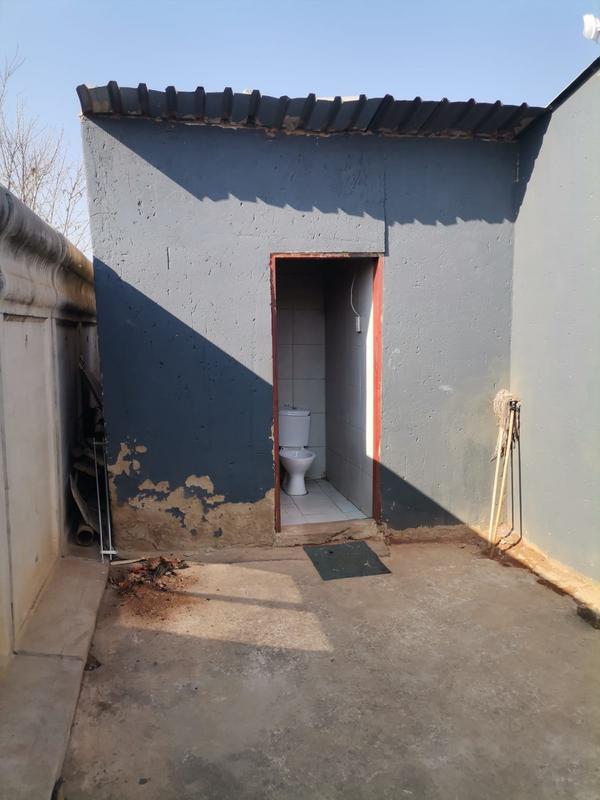 2 Bedroom Property for Sale in Thinasonke Gauteng