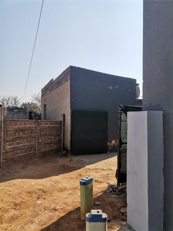 2 Bedroom Property for Sale in Thinasonke Gauteng