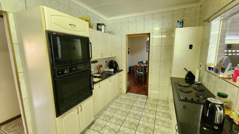 4 Bedroom Property for Sale in Brackenhurst Gauteng